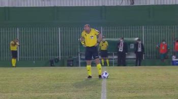 arbitro-brasile-pipi-in-campo