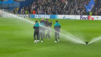 Il Chelsea mostra il trofeo, parte l'irrigazione