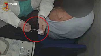 Vaccino Covid-19, arrestata infermiera no vax a Palermo