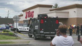Usa, suprematista bianco spara in market a Buffalo: morti e feriti