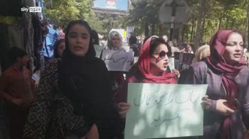 Kabul donne sfidano talebani, per scuola e libert�