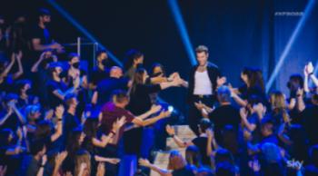 I giudici di X Factor 2022 entrano in studio tra la folla