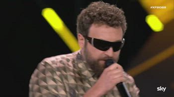 Dargen D'amico canta live "Ubriaco Di Te" a X Factor 2022