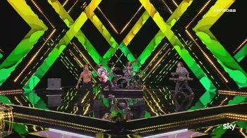Rkomi canta live "OSSA ROTTE" a X Factor 2022