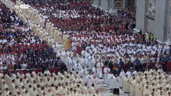 Papa: Chi ferisce anche una sola donna profana Dio