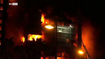 Incendio a Valencia, due palazzi in fiamme: 4 morti e 20 dipersi