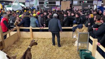 Francia, protesta contro Macron a Salone agricoltori