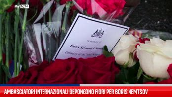 Ambasciatori depongono fiori su luogo uccisione dissidente russo