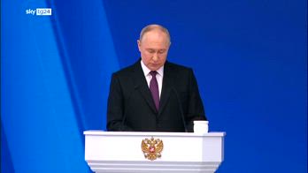 Vladimir Putin parla alla Duma russa alla vigilia delle elezioni