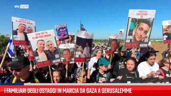 I familiari degli ostaggi in marcia da Gaza a Gerusalemme