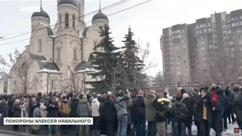 Funerali Navalny, in migliaia ricordano l'oppositore di Putin morto in carcere