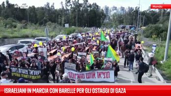 Israele, marcia per la liberazione degli ostaggi con 134 barelle