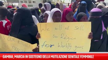 Gambia, sfilata a sostegno legalizzazione mutilazione genitale femminile