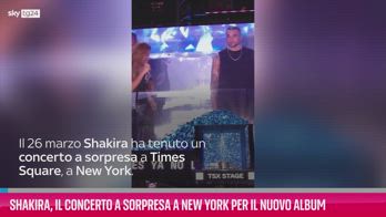 VIDEO Shakira, il concerto a sorpresa a New York