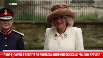 Londra, Camilla accolta da protesta antimonarchica al Maundy Service