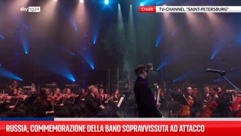 Standing ovation per band sopravvissuta all'attacco di Mosca