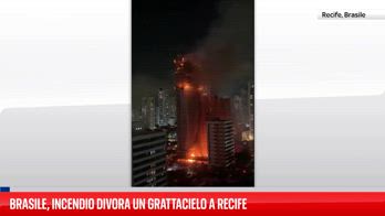 Brasile, incendio divora un grattacielo a Recife
