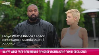 VIDEO Kayne West e Bianca Censori, lei in giro in reggiseno