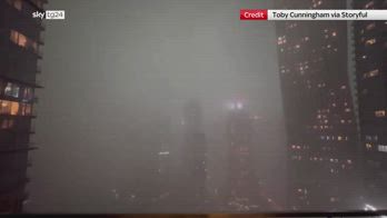 Dubai, skyline della cittÃ  nascosto da pioggia torrenziale