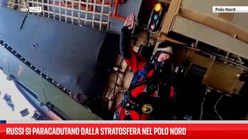 Russi si paracadutano dallo stratosfera nel Polo Nord