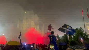 Inter, tifosi in festa in Piazza Duomo
