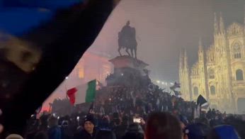 Inter, fuochi d'artificio in Piazza Duomo