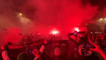 Bologna, l'accoglienza dei tifosi dopo la vittoria a Roma