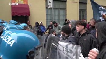Torino, scontri tra studenti e Polizia al corteo pro Palestina