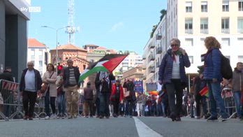 25 aprile, 100mila in piazza, momenti di tensione a Milano