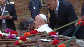 Le immagini del Papa con le detenute della Giudecca
