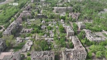 Ucraina, il drone riprende la distruzione a Chasiv Yar