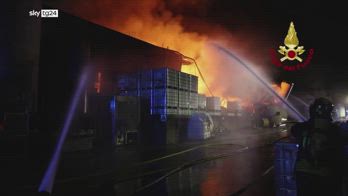 Vicenza, azienda di imballaggi distrutta da un incendio