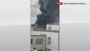 Berlino, incendio in fabbrica: rischio nube tossica
