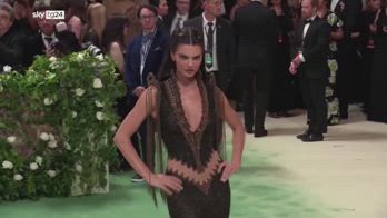 Met Gala 2024, Kendall Jenner in abito vintage Givenchy