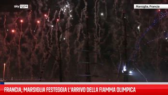 Droni e fuochi d'artificio: Marsiglia festeggia l'imminente arrivo della fiamma olimpica