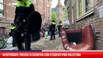 Amsterdam, polizia contro protesta di studenti pro-Palestina
