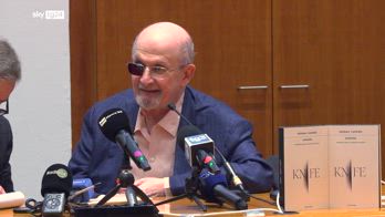 Salman Rushdie a Meloni: “Le consiglio di essere meno infantile"