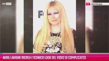 VIDEO Avril Lavigne ricrea look del video di Complicated
