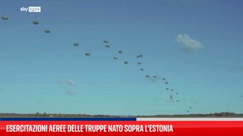 Estonia, l'esercitazione delle truppe NATO con paracadute