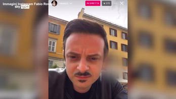 Milano, cellulare rubato a Fabio Rovazzi durante la diretta