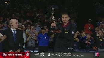 NBA, Jokic riceve il suo terzo premio di MVP