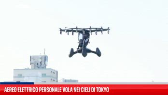 Aereo elettrico personale vola nei cieli di Tokyo