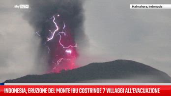 Indonesia, eruzione del monte Ibu: 7 villaggi evacuati