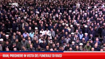 Iran, migliaia di persone a Teheran per i funerali di Raisi