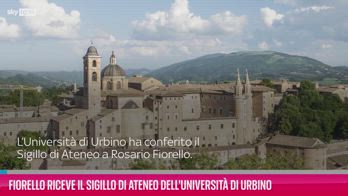 VIDEO Fiorello riceve il Sigillo di Ateneo a Urbino