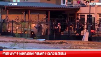 Forti venti e inondazioni creano il caos in Serbia