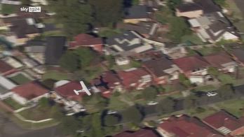 Sydney, aereo sfiora case durante atterraggio di emergenza