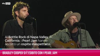 VIDEO Bradley Cooper si Ã¨ esibito con i Pearl Jam
