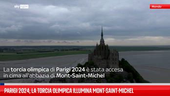 La torcia olimpica arriva in cima a Mont-Saint-Michel