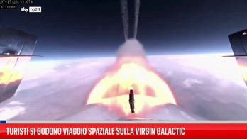 Turisti si godono viaggio spaziale sulla Virgin Galactic